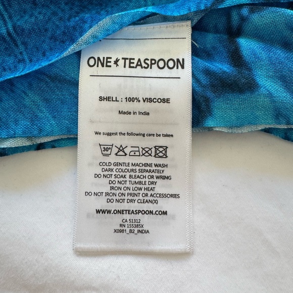 One Teaspoon NWT Viscose Scarf Blue Animal Print - Picture 5 of 7